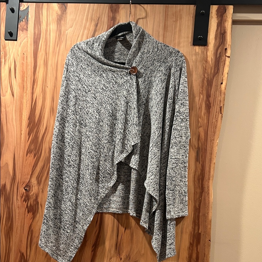 bobeau Heather Gray Button-Front Knit Poncho